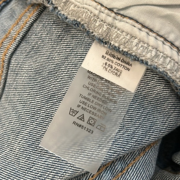 VINCE CAMUTO Grommet Detail Jeans - Picture 6 of 11